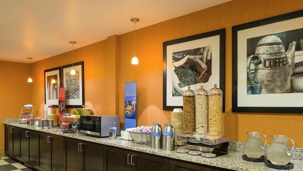 Hampton Inn Данвил Екстериор снимка