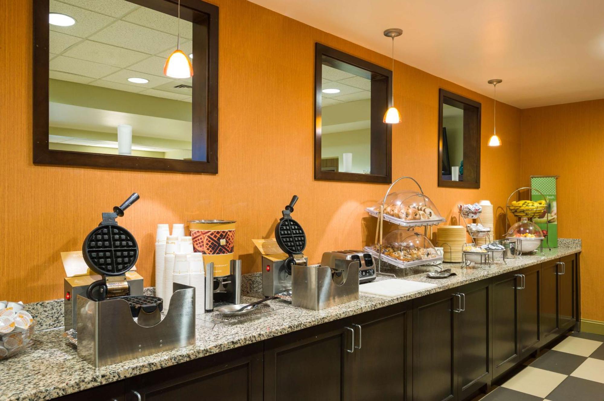 Hampton Inn Данвил Екстериор снимка